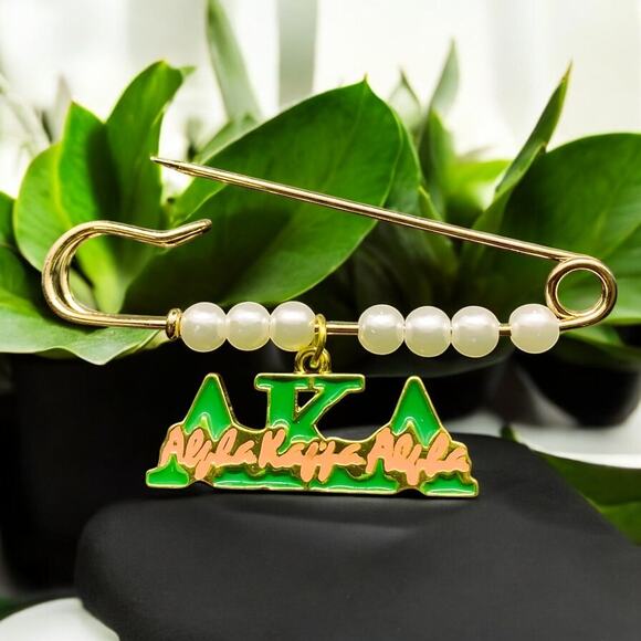 AKA Alpha Kappa Alpha Brooch Safety Pin with White Pearls - Picture 1 of 3